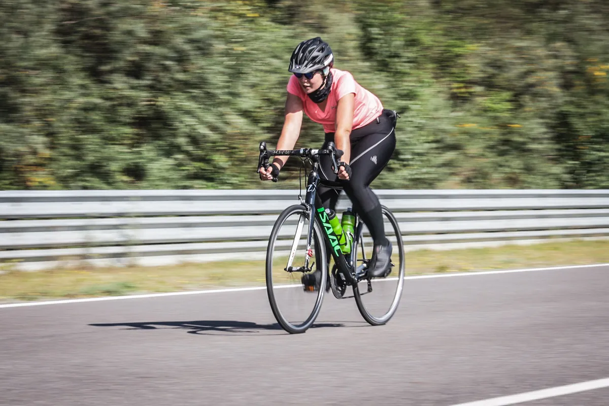 Rennradfahrerin auf dem Lausitzring