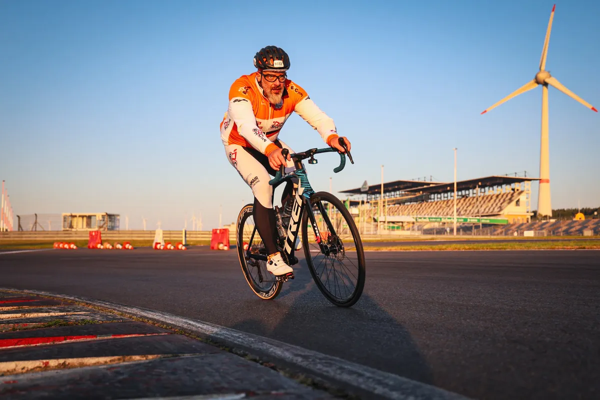Rennradfahrer auf dem Lausitzring