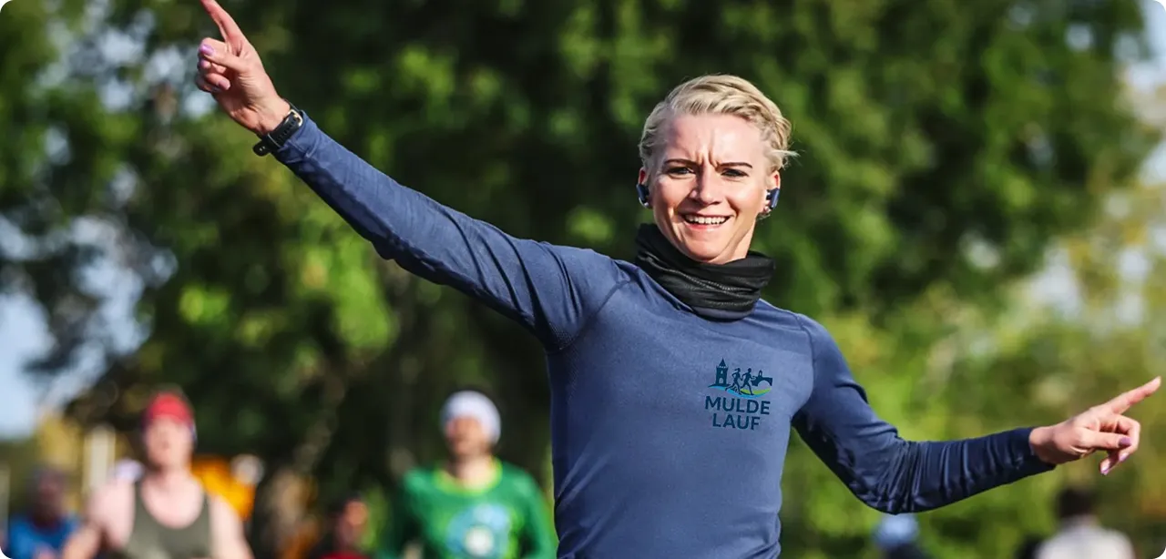 Läuferin beim Muldelauf