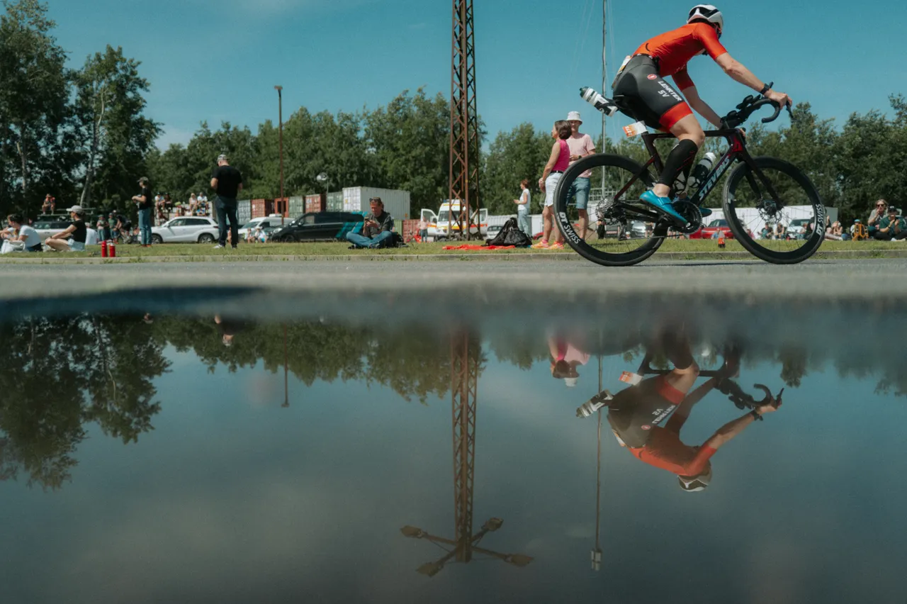 Rennradfahrer nach dem Bike Change vom NeuseenMAN